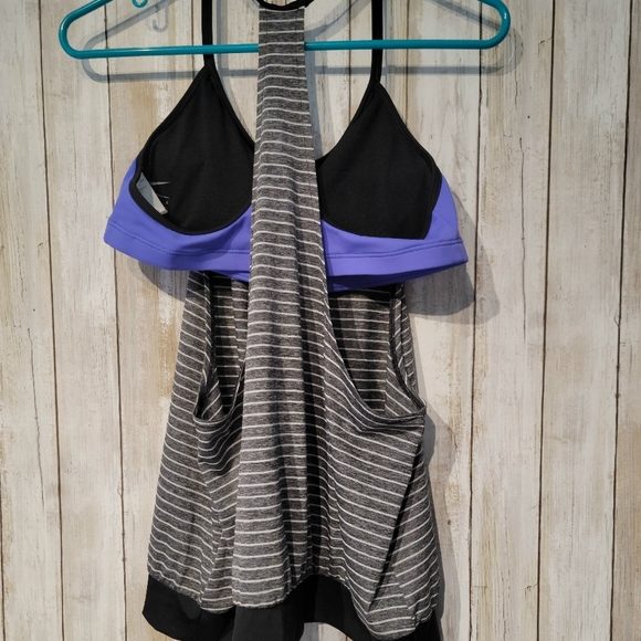 NIKE athletic race back tank top with built-in sports bra. - Picture 2 of 7